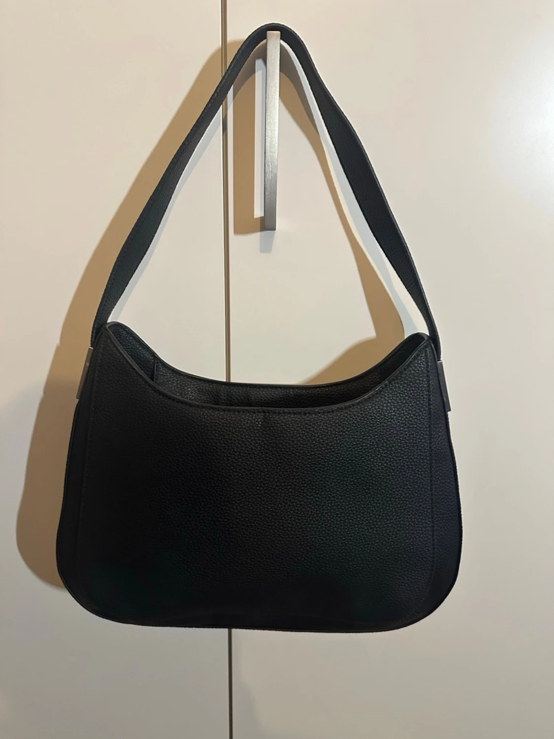 Svart axelväska från Calvin Klein - 1