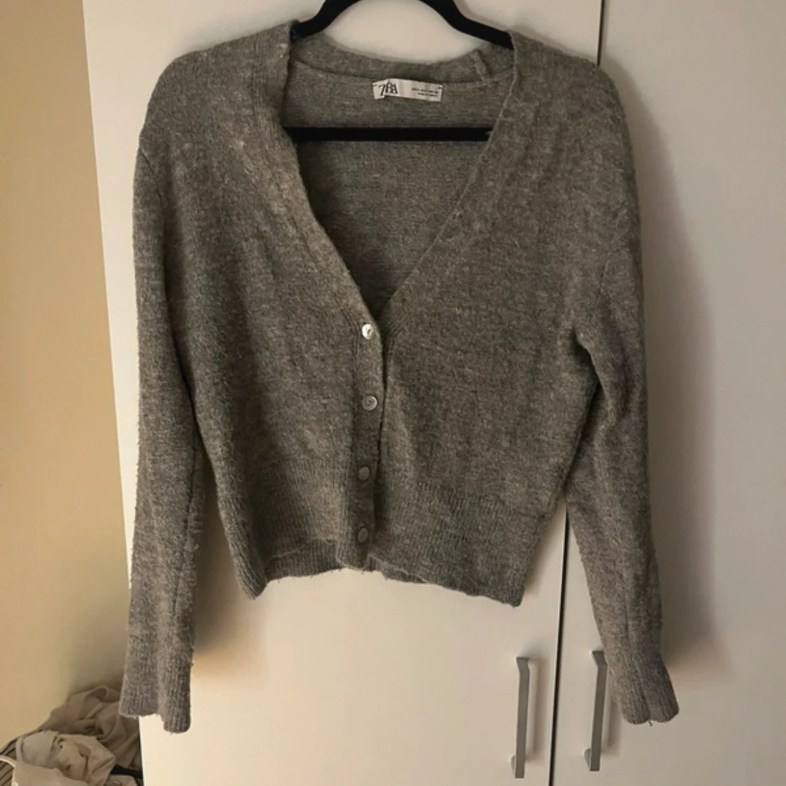 Grå kofta från Zara med knappar