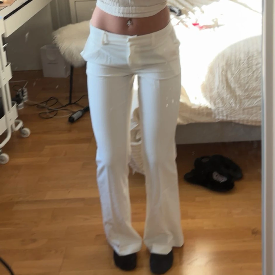 Vita bootcut kostymbyxor