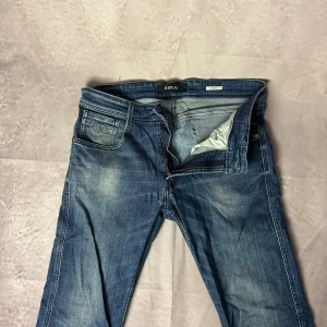 Replay anbass jeans - Acceptabelt skick(sista bilden) | Size 30/32 | fraktar spårbart inom 24 timmar | för att köpa klicka ”köp nu” | vid frågor eller funderingar skriv en meddelande |