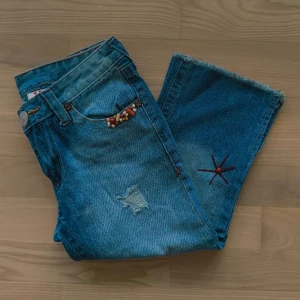 Shorts (True Religion) (dam) - Säljer ett par vintage shorts av True Religion i bra skick. Står storlek 30 men passar som 27 i waist. Nypris cirka 1000 kr. Skicka DM för fler frågor ✅