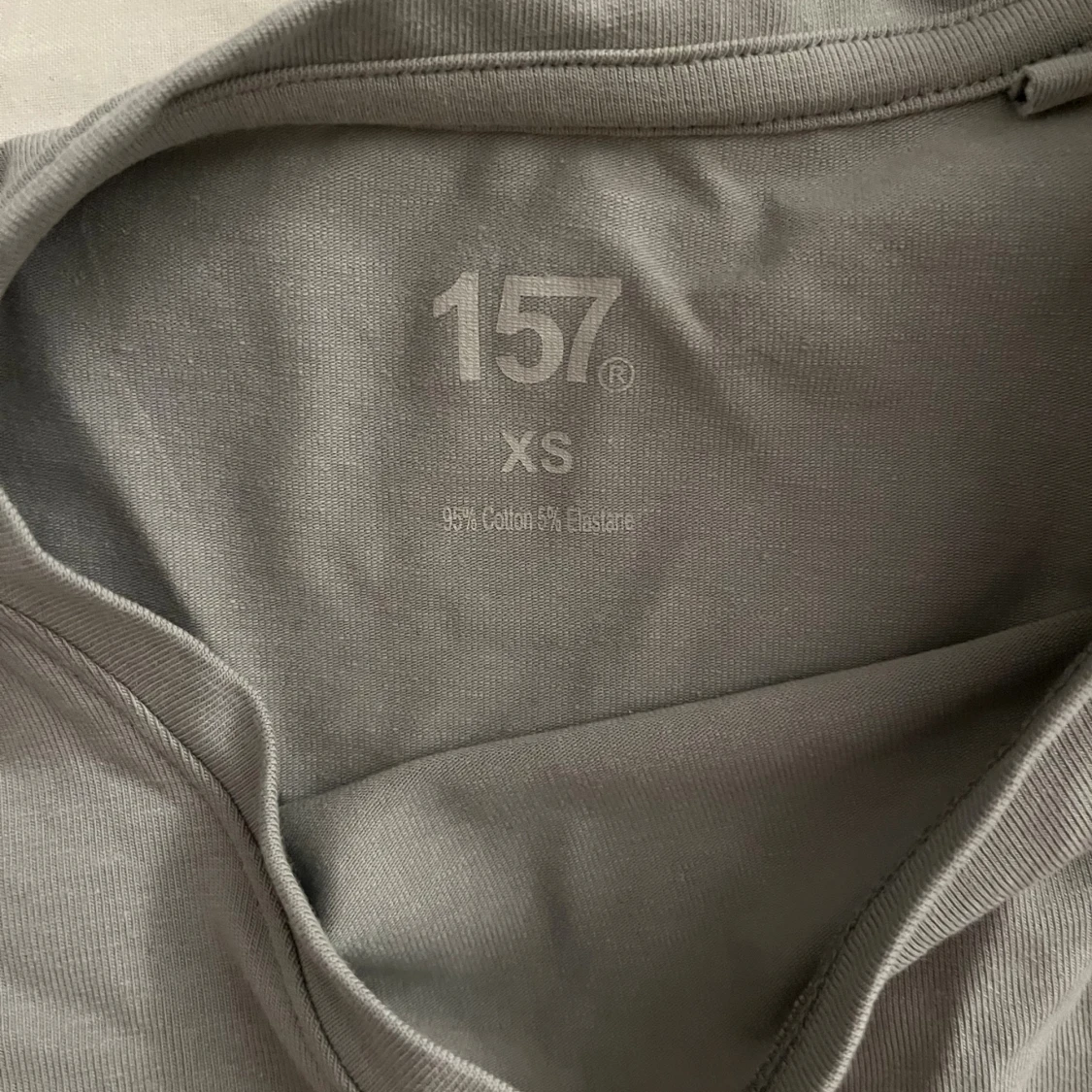 Grå basic t-shirt från 157 XS - 1