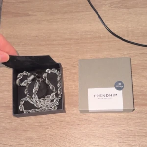 Silver cordell halsband - Silver cordell halsband i 55cm med en tjocklek på 6mm. Stilig och snyggt.