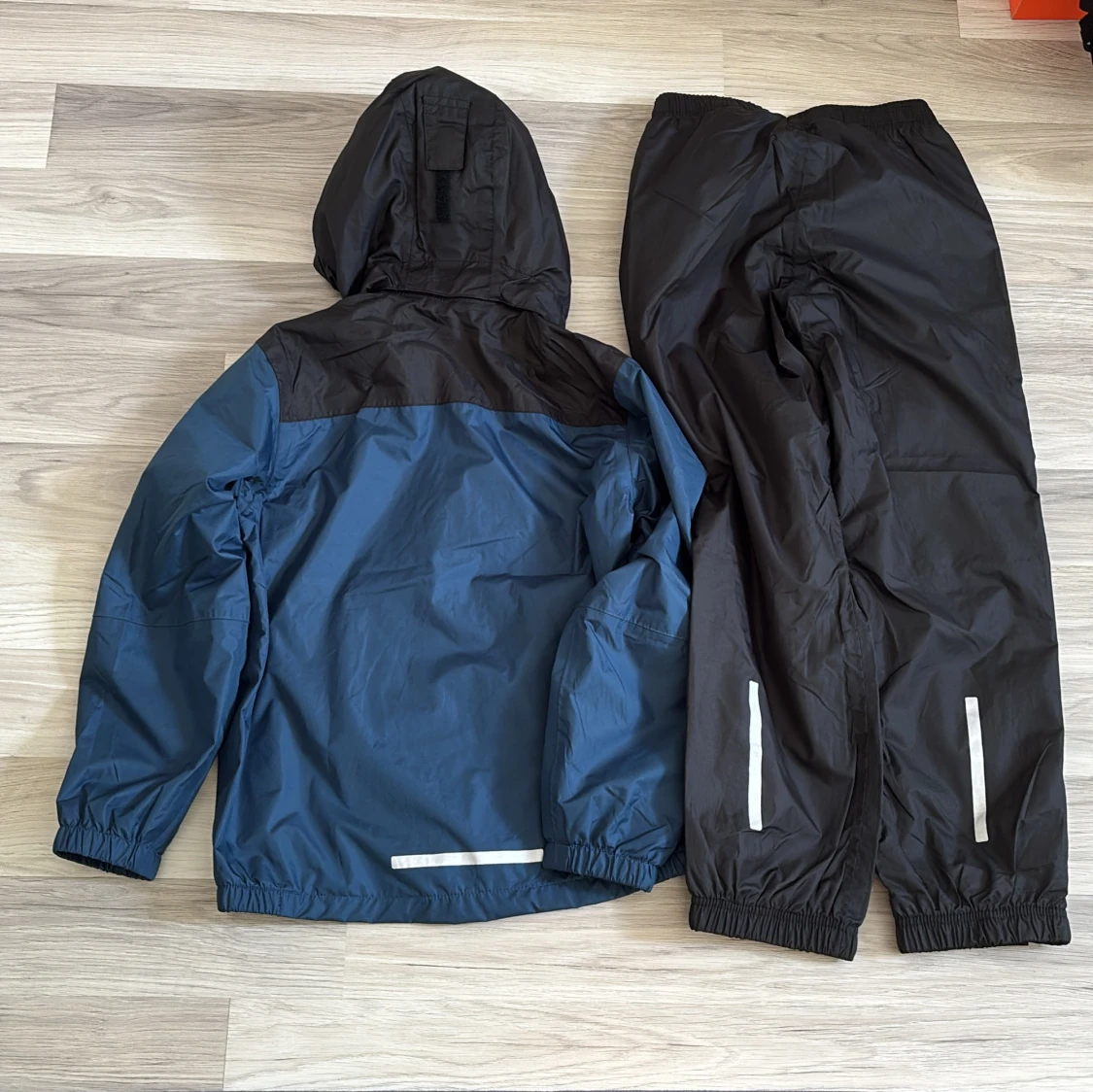 Blå och svart vindjacka och överdrag McKinley 134/140 - 1