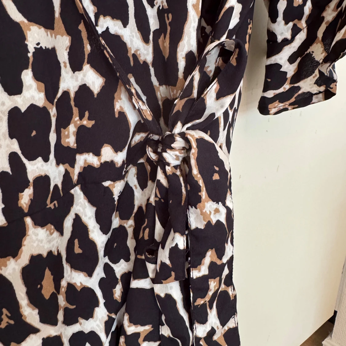 Leopardmönstrad klänning Pernilla Wahlgren - 3