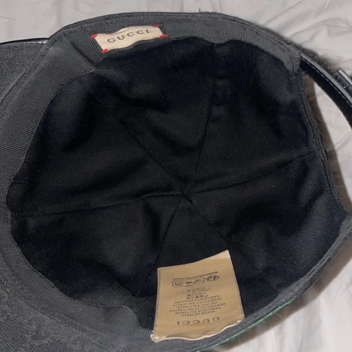 Svart keps från Gucci med logomönster - 3