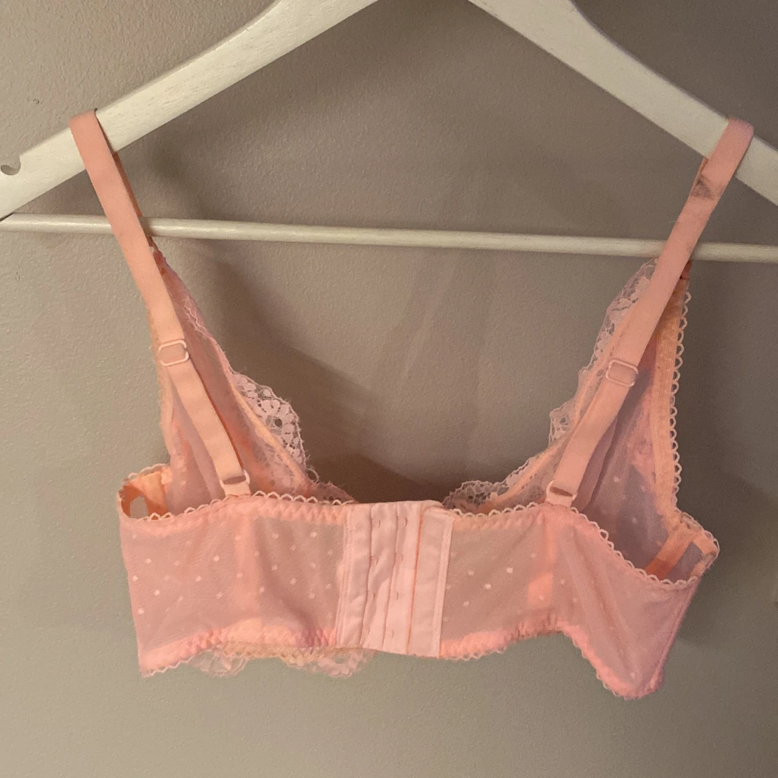 Rosa spetsig blus med prickar från Cubus - 1