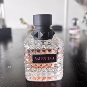Valentino, Born in Roma Coral Fantasy - 50 ml flaska, ca 35 kvar.