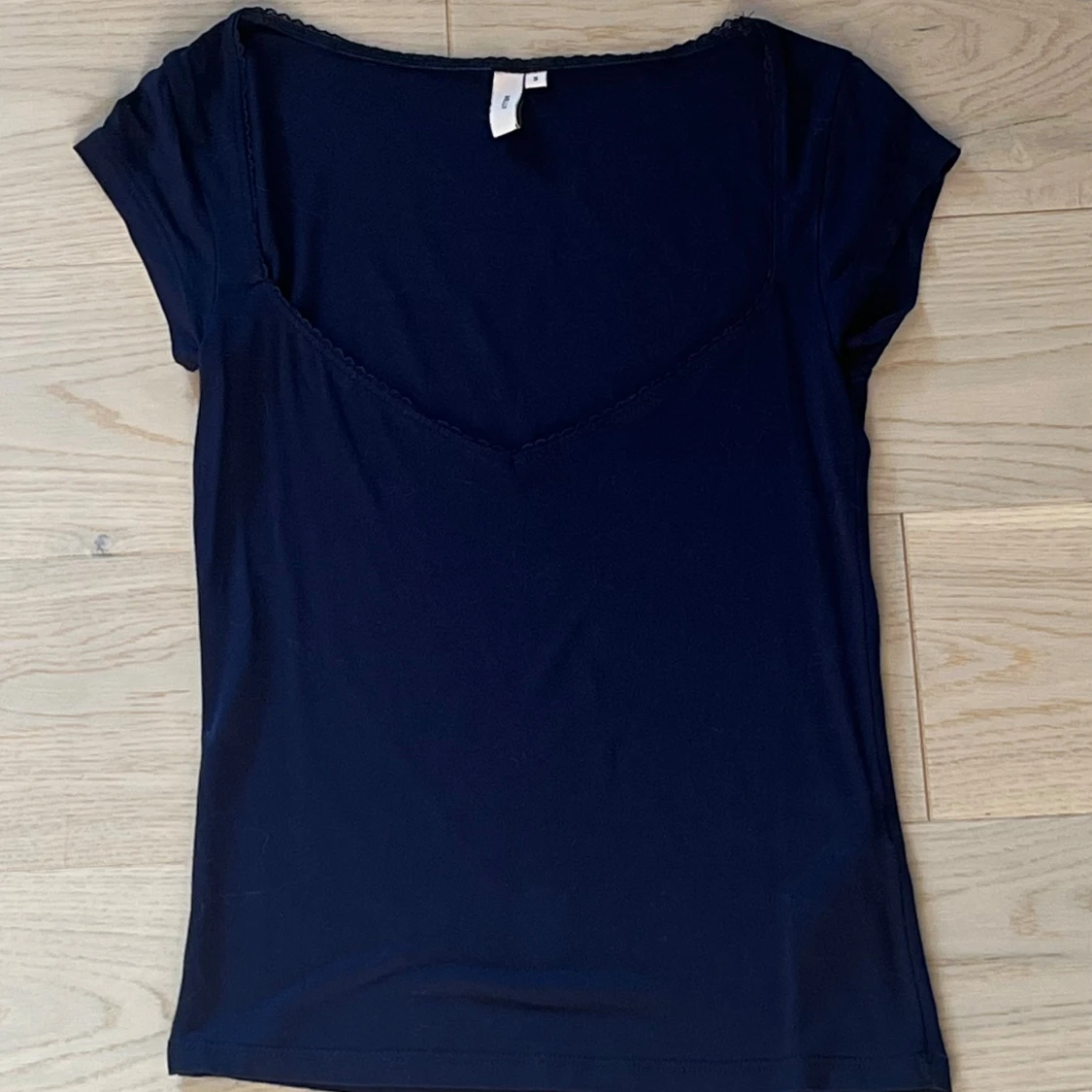 Mörkblå topp från Nelly - 1