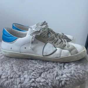 Philippe model skor  - Synligt använda men kollar ändå om någon är intresserad av att köpa. Köpte de för cirka 2500 för något år sedan!