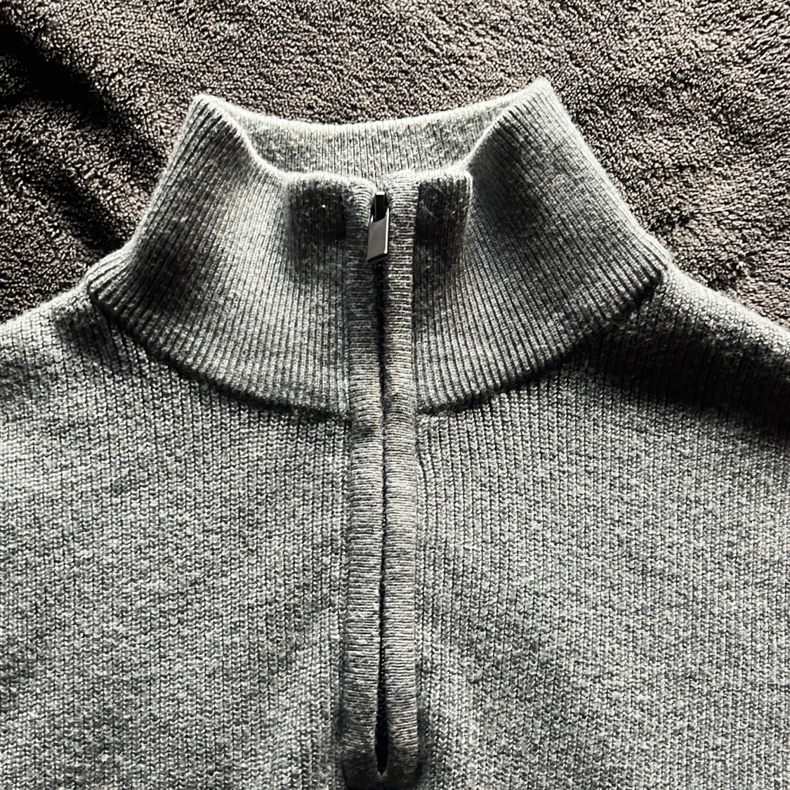 Grå stickad half zip-tröja - 2