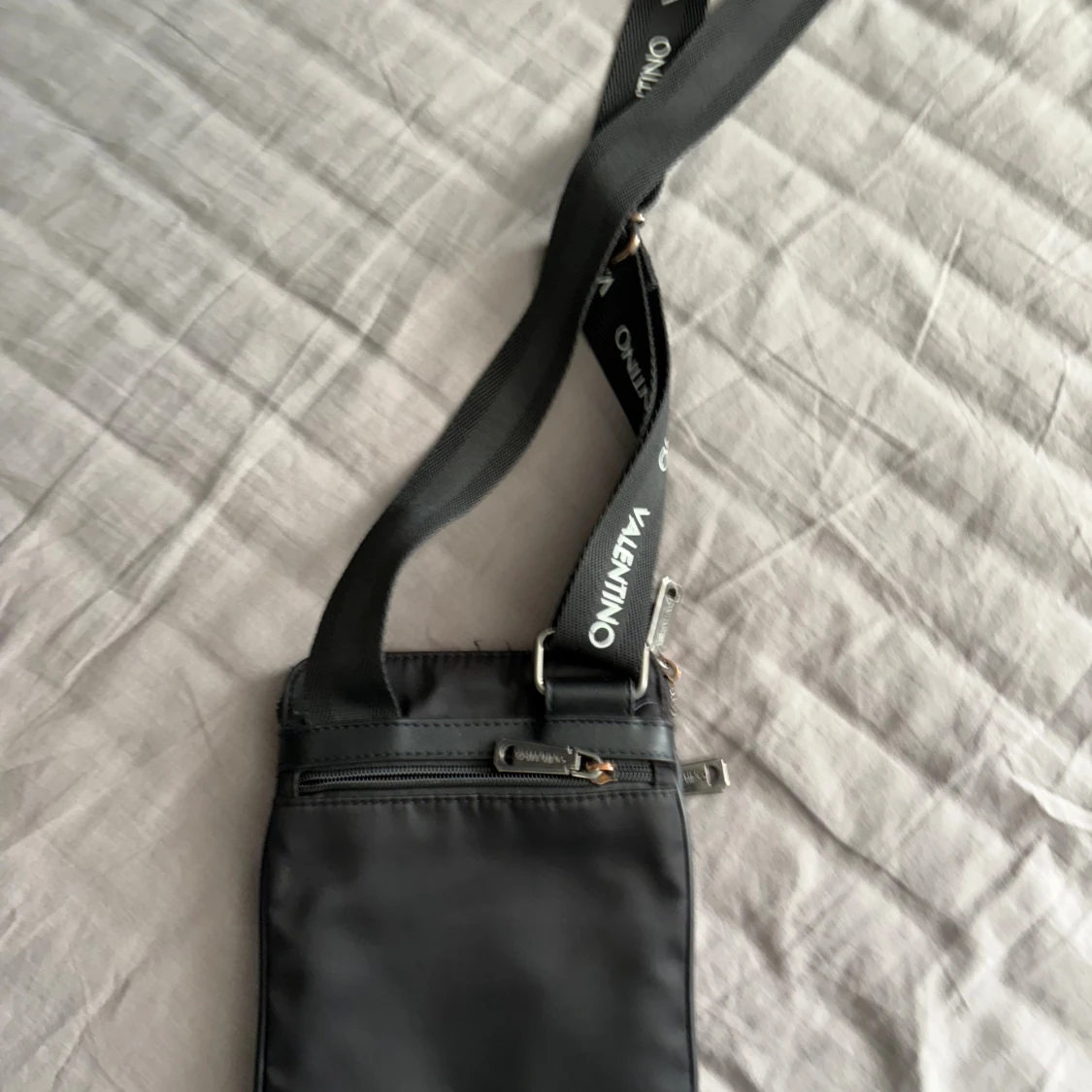 Svart axelväska från Valentino - 1