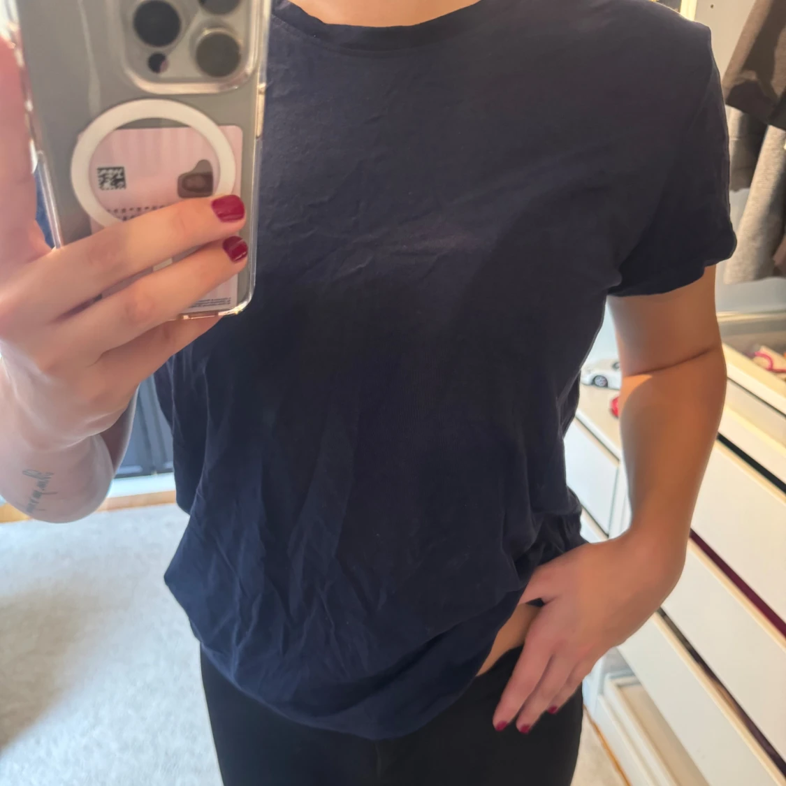 Marinblå basic t-shirt i bomull