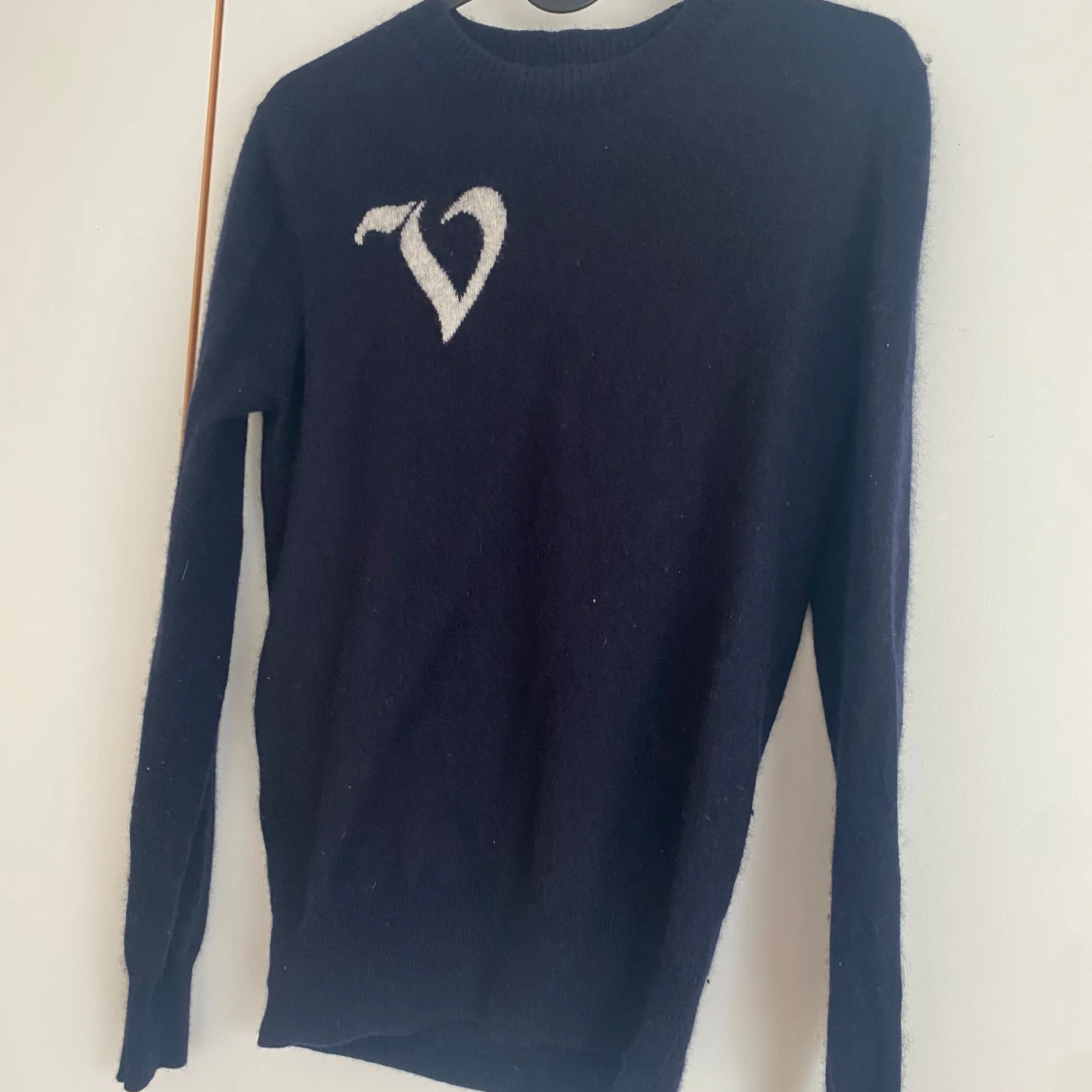 Mörkblå stickad tröja  från Vonstudo