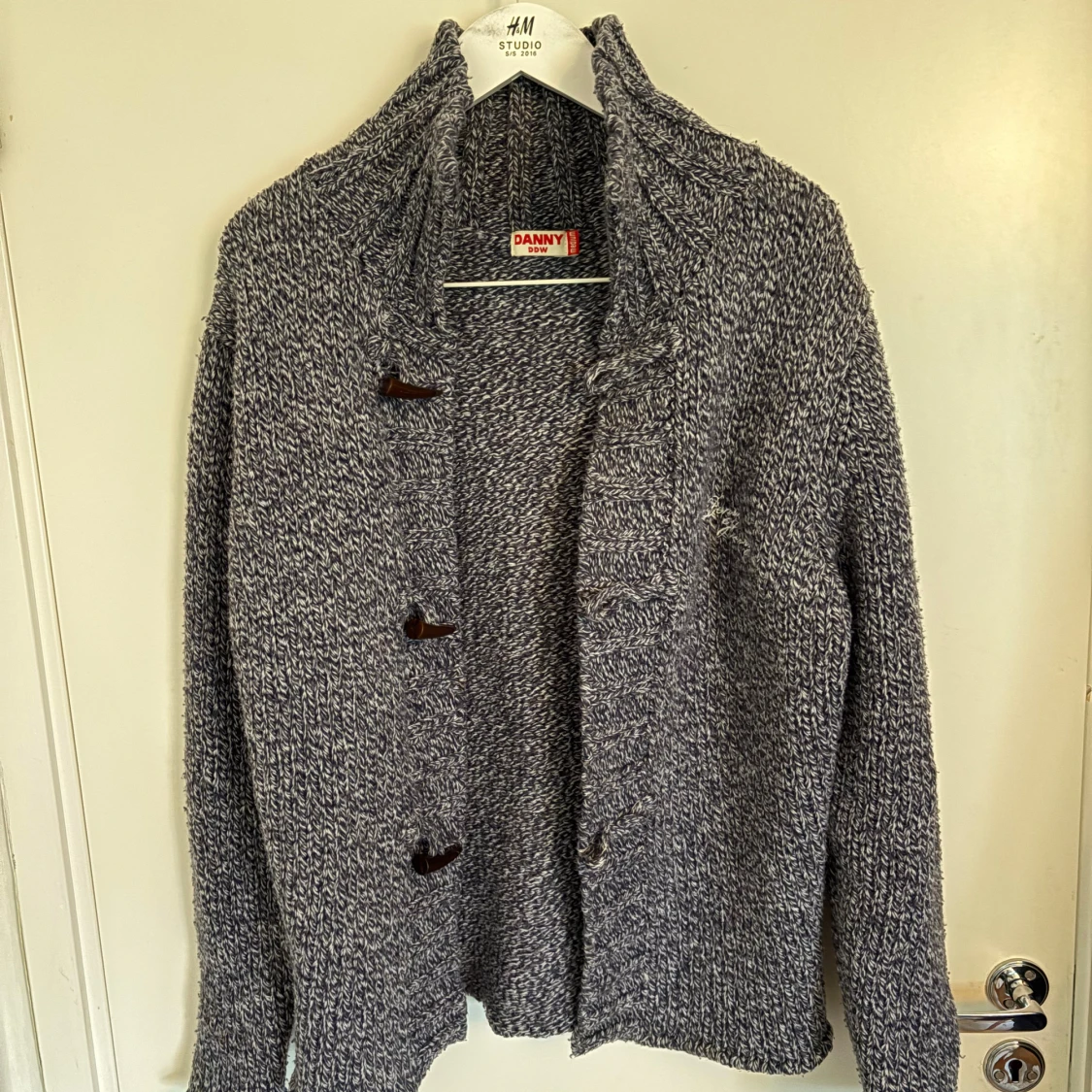 Gråmelerad stickad kofta från Danny