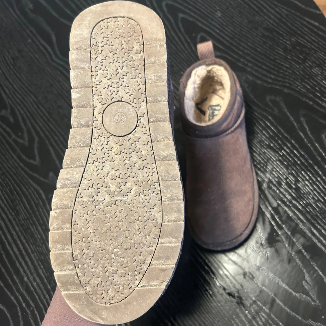 Bruna uggs från din sko - 2