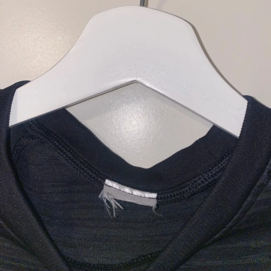 Svart croppad träningstopp från Gymshark - 2