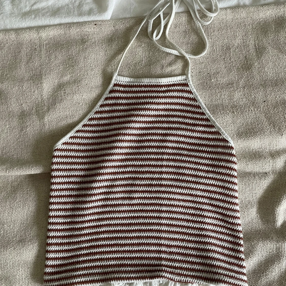 Randig croppad linnetopp med knyt