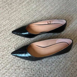 Ballerina skor  - Spetsiga ballerina skor! Nytt skick i storlek 39