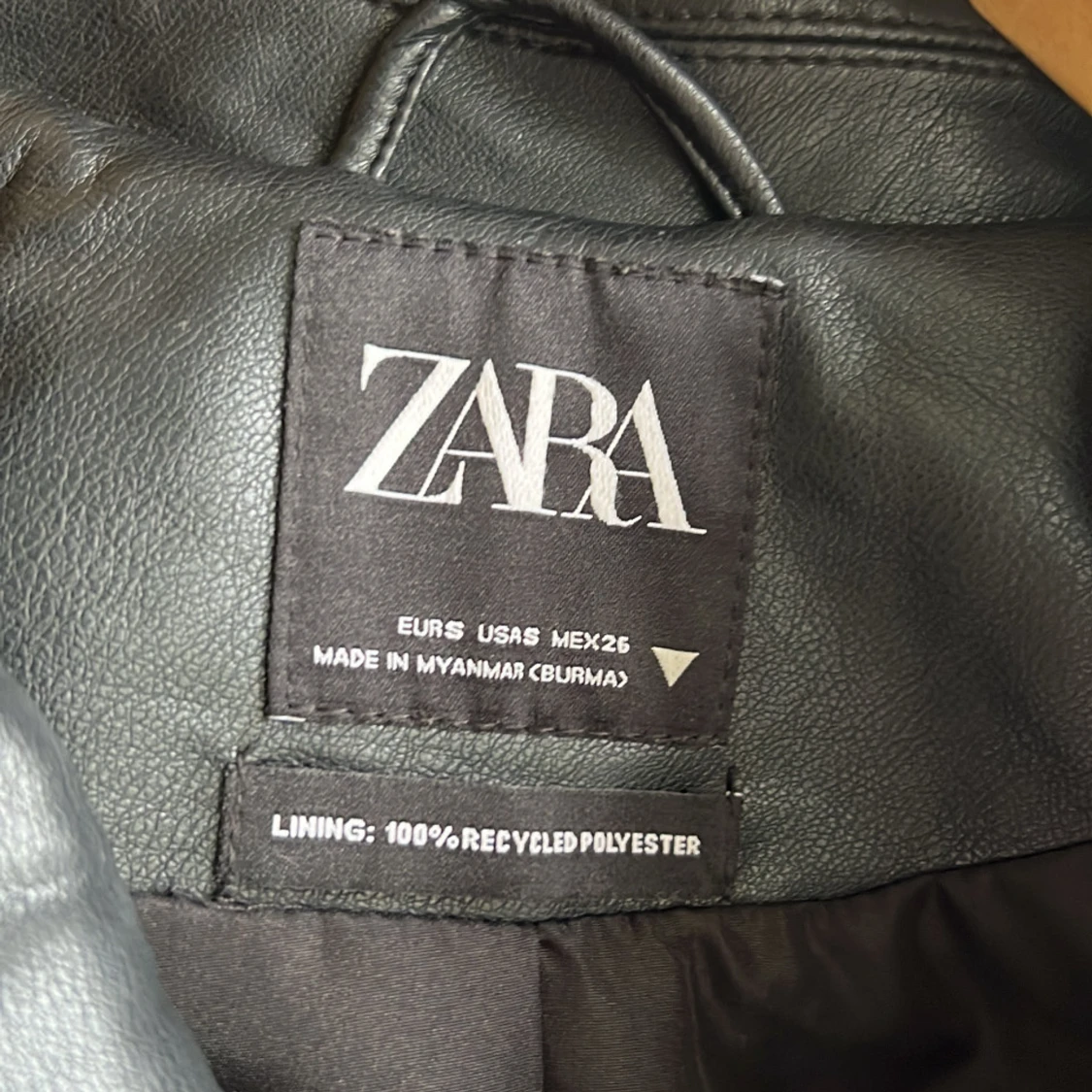 Svart skinnjacka från Zara - 4