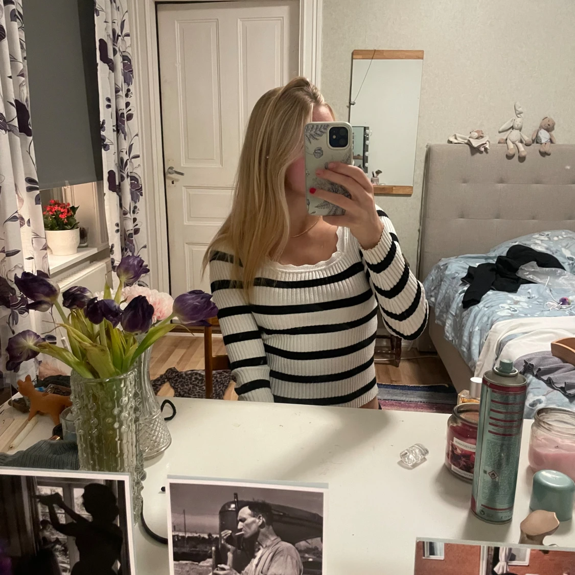 Randig ribbad topp från SHEIN och grå topp ifrån okänd