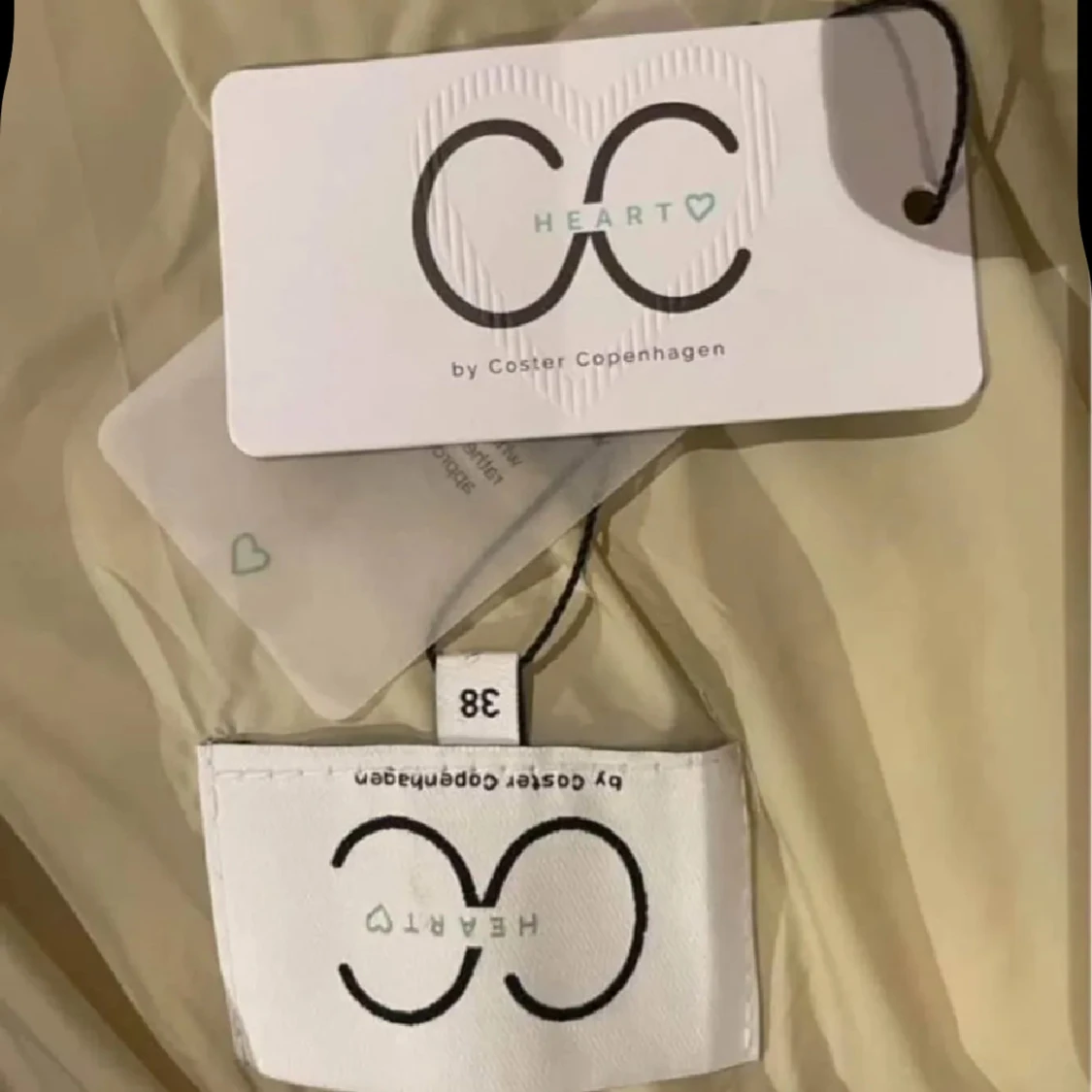 Rosa quiltad pufferjacka med knappar - 4