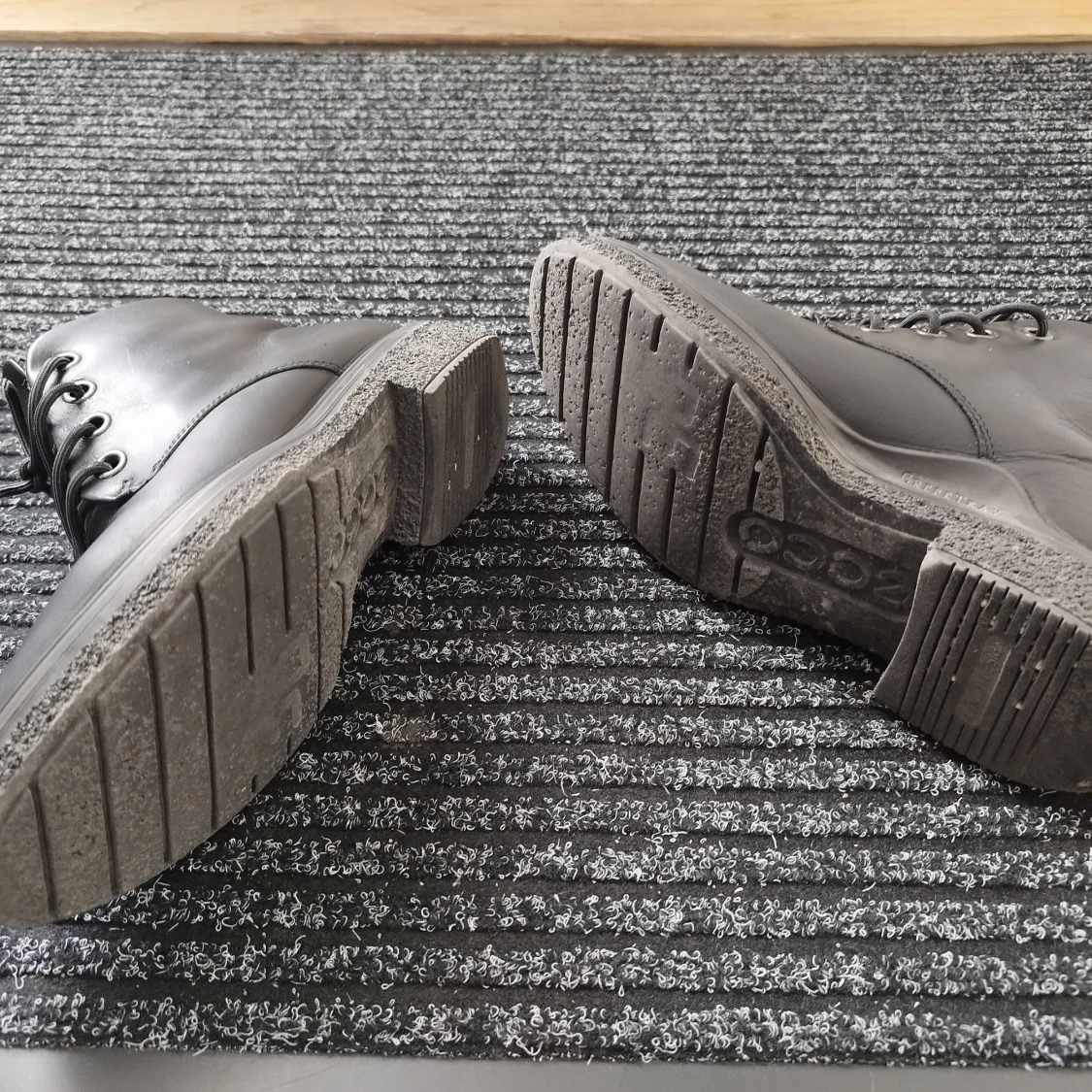 Svarta kängor från Ecco i skinn - 2