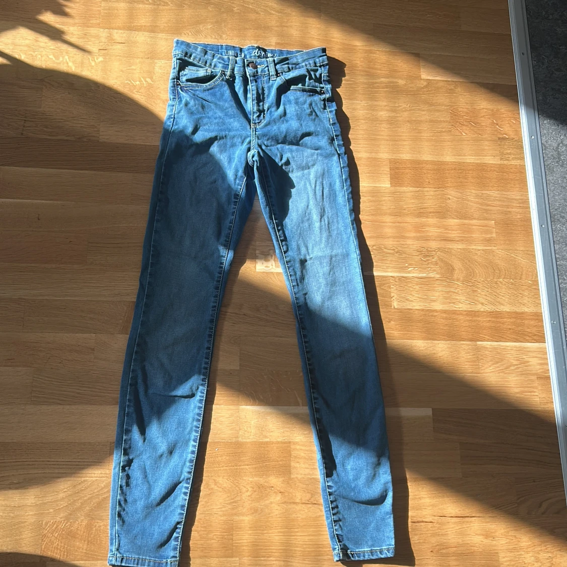 Blå skinny jeans från Denim