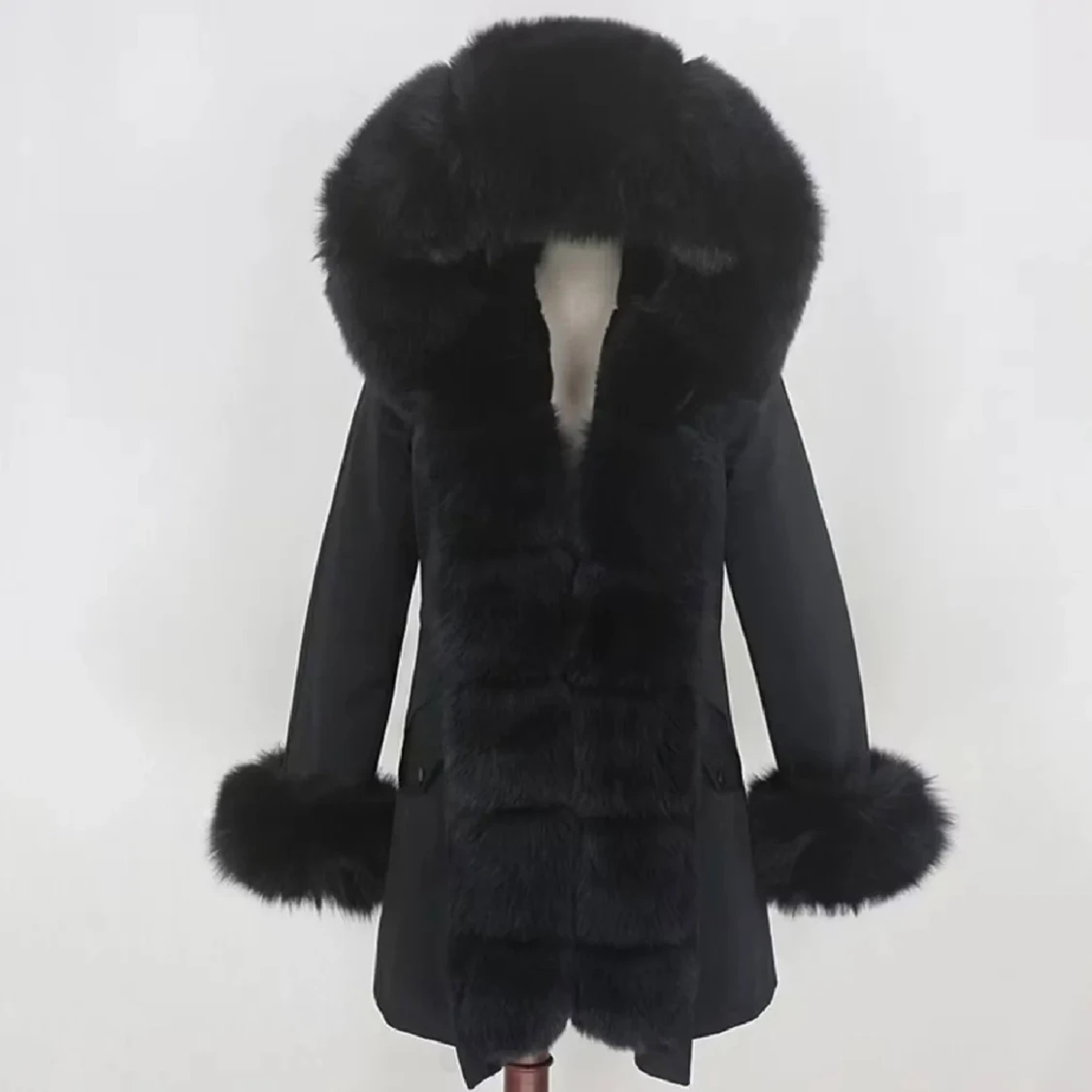 Svart pälsjacka med fluffig krage - 1