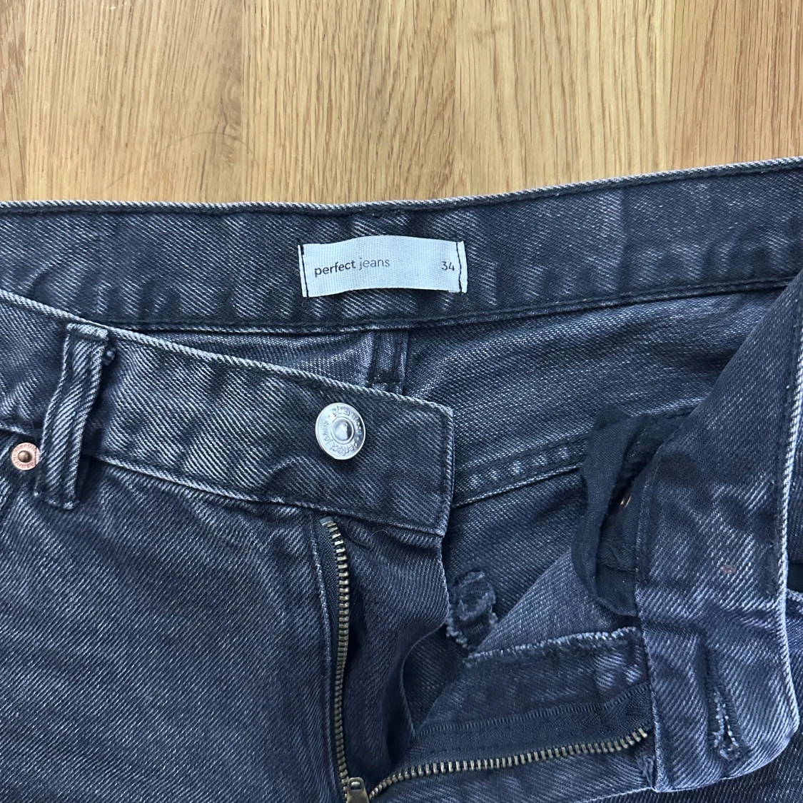 Svarta jeans från Gina  - 1