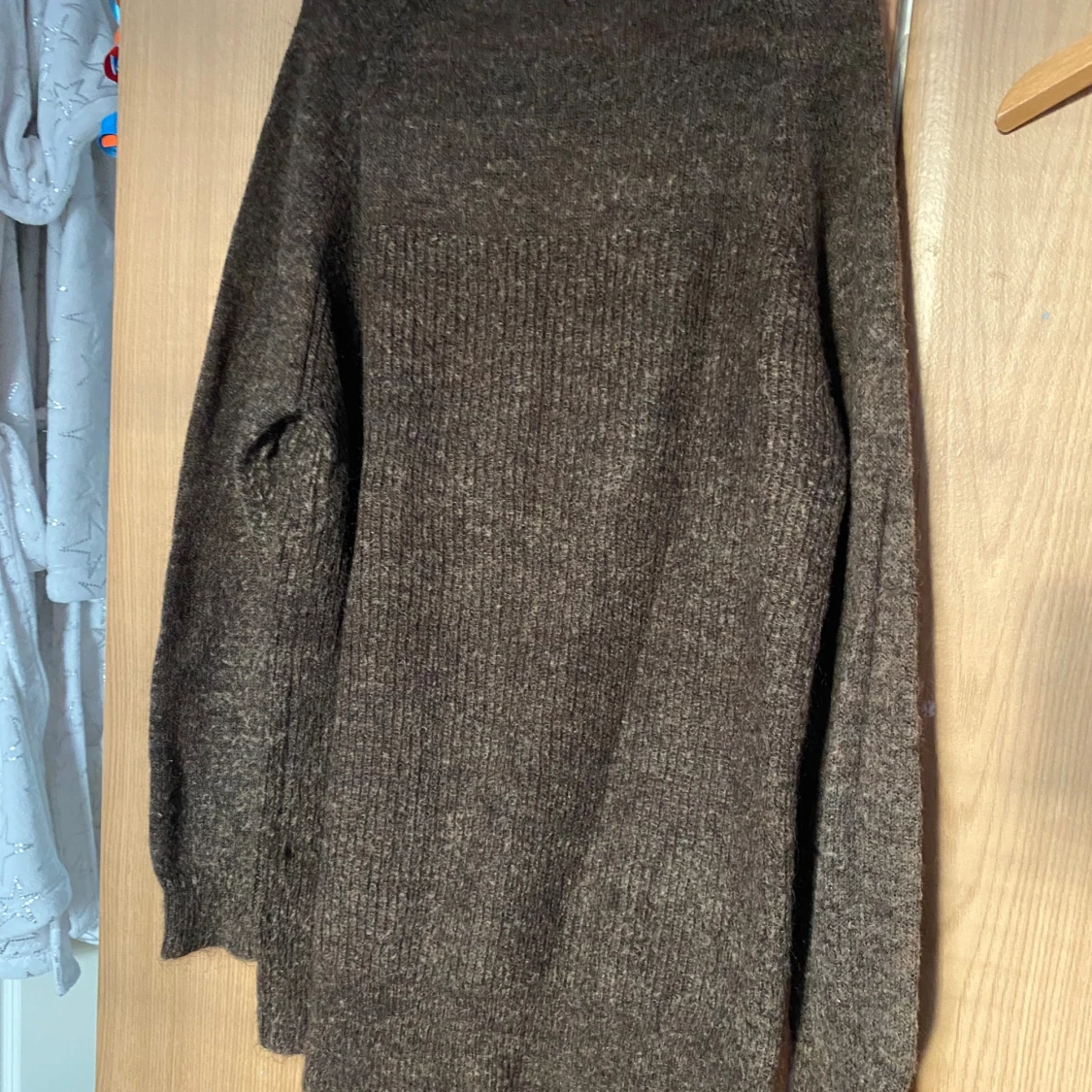 Brun stickad tröja från Filippa K - 1