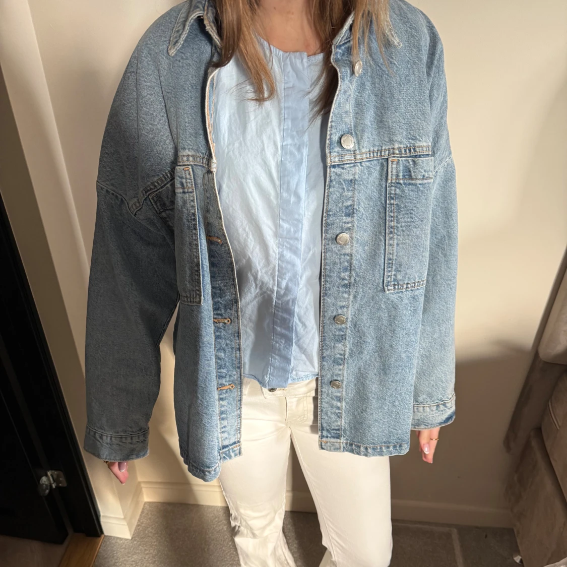 Oversized ljusblå jeansjacka