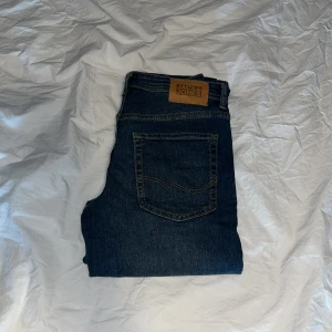 Jack&jones jinz - Jeans från jack&jones storlek 164 mitt pris 270kr skick 8/10 skriv för mer blider 