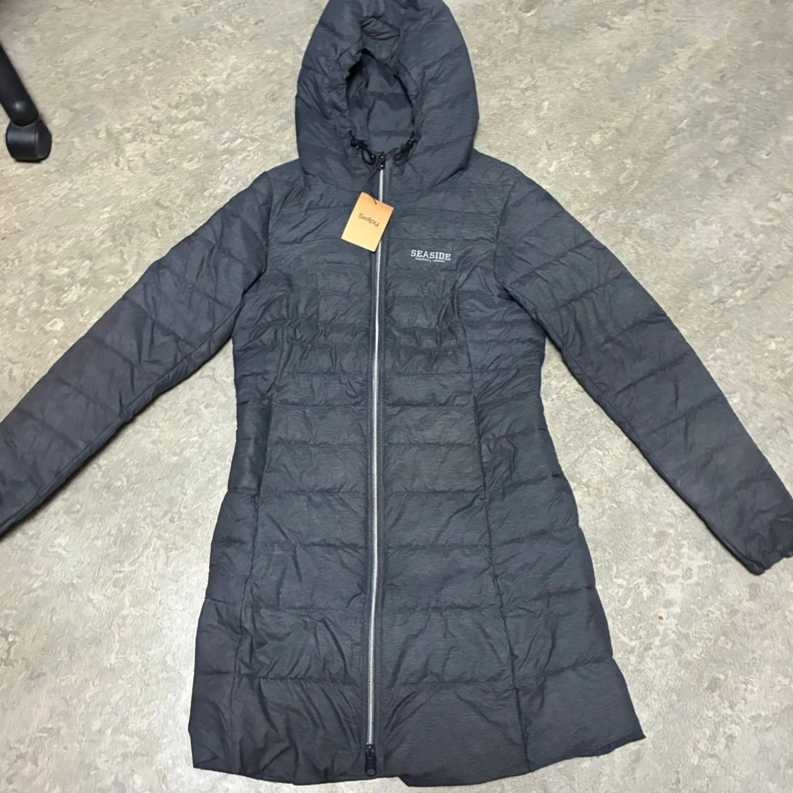 Mörkgrå dunjacka från Seaside