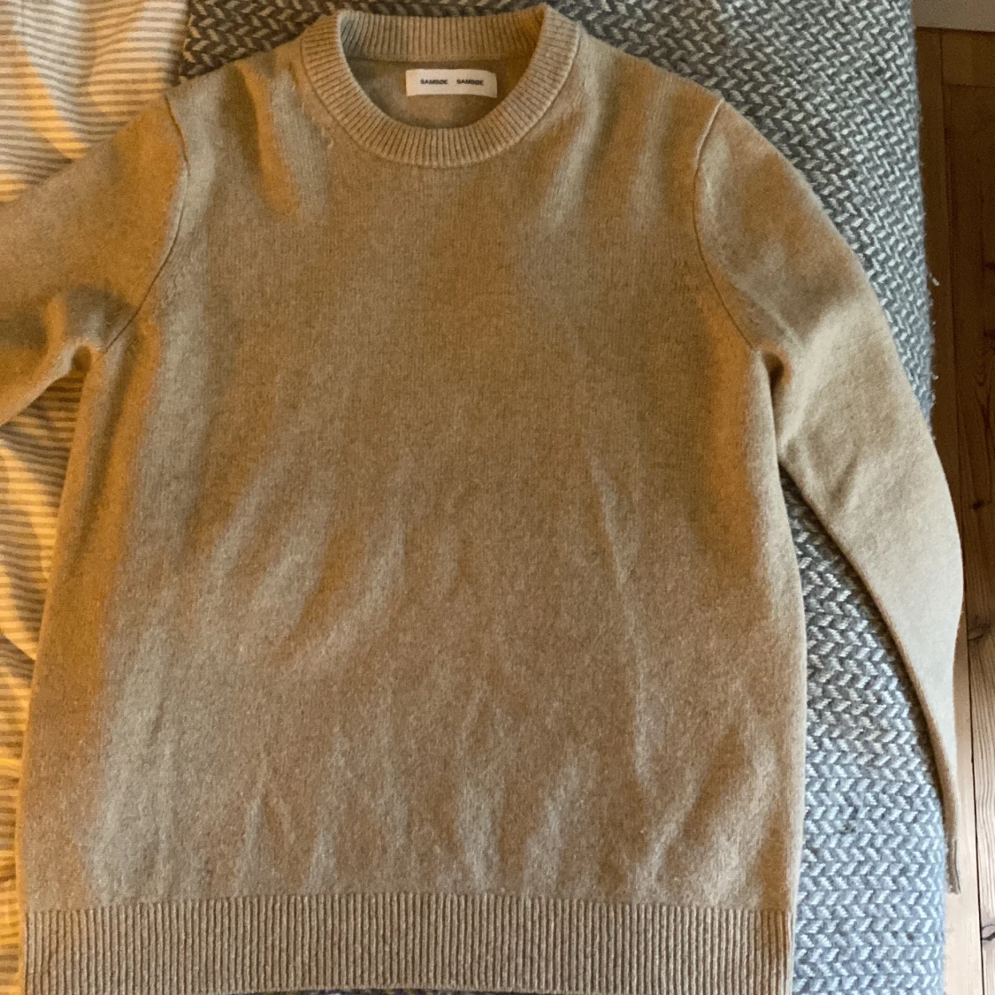 Beige stickad tröja från Samsøe Samsøe - 2