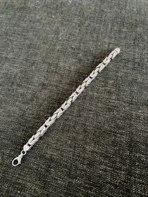 Sterling silver 925 kejsarlänk armband - Snyggt armband i silverfärgat stål med flätad kedjedesign. Armbandet har ett robust och stilrent utseende med ett klassiskt lås. Perfekt accessoar för dig som gillar en clean och modern look.