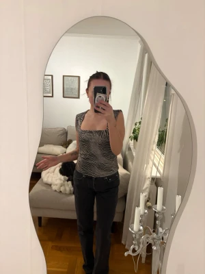 Zebramönstrat Linne  - Säljer ett linne från Vero Moda i storlek M✨  