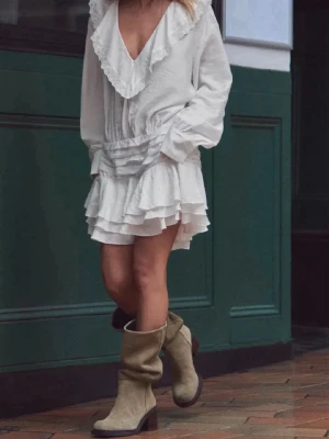 Söker Zara klänning - Söker en vit Zara klänning i storlek M. Betalar 400!