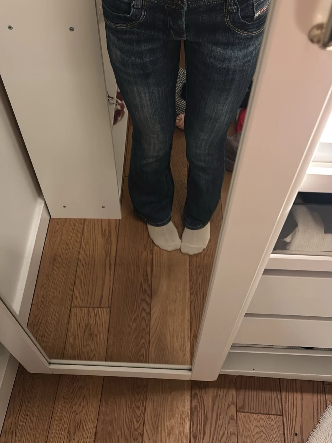 Mörkblå bootcut jeans med kontrastsömmar - 1