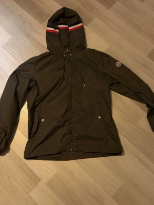 Fin jacka - Skriv vid någon från storlek 2 (M)