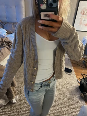 Söt kofta  - Jättefin kofta från H&M. Det kommer inte till användning🧸🎀