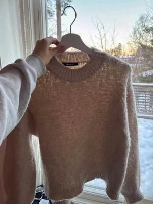 Stickad tröja  - Kommer ej till användning 