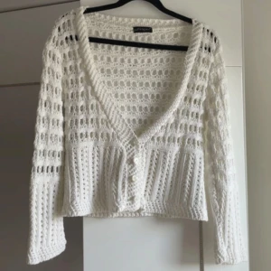 Stickad tröja  - Stor ingen storlek men uppskattar som xs/s! Från whisper