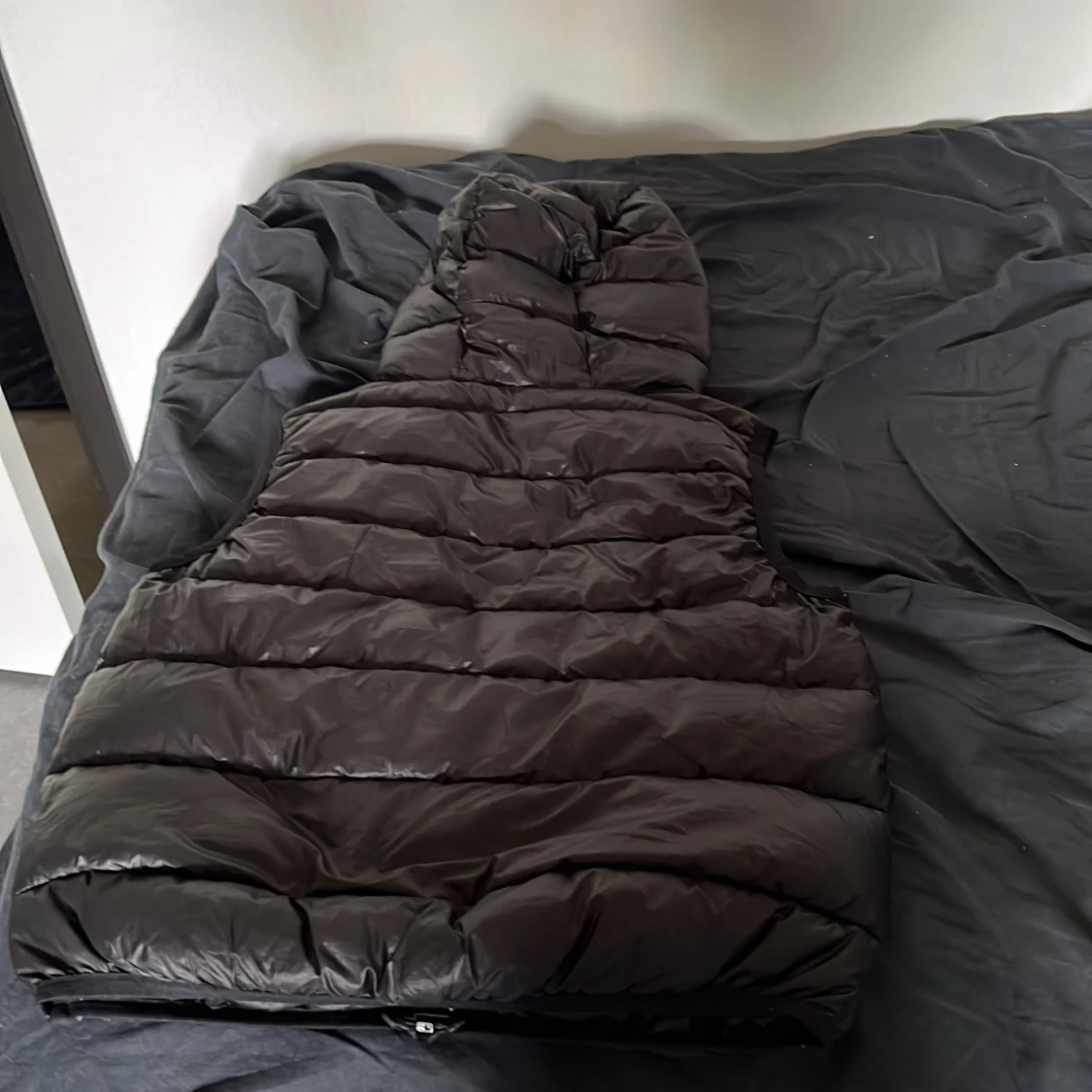 Svart dunväst från Champion med huva - 3