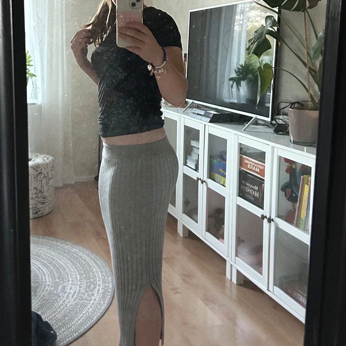 Grå ribbad långkjol från Grunt