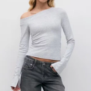 Off shoulder tröja  - Jättefin ny skick från Gina!💗💗slutsåld!