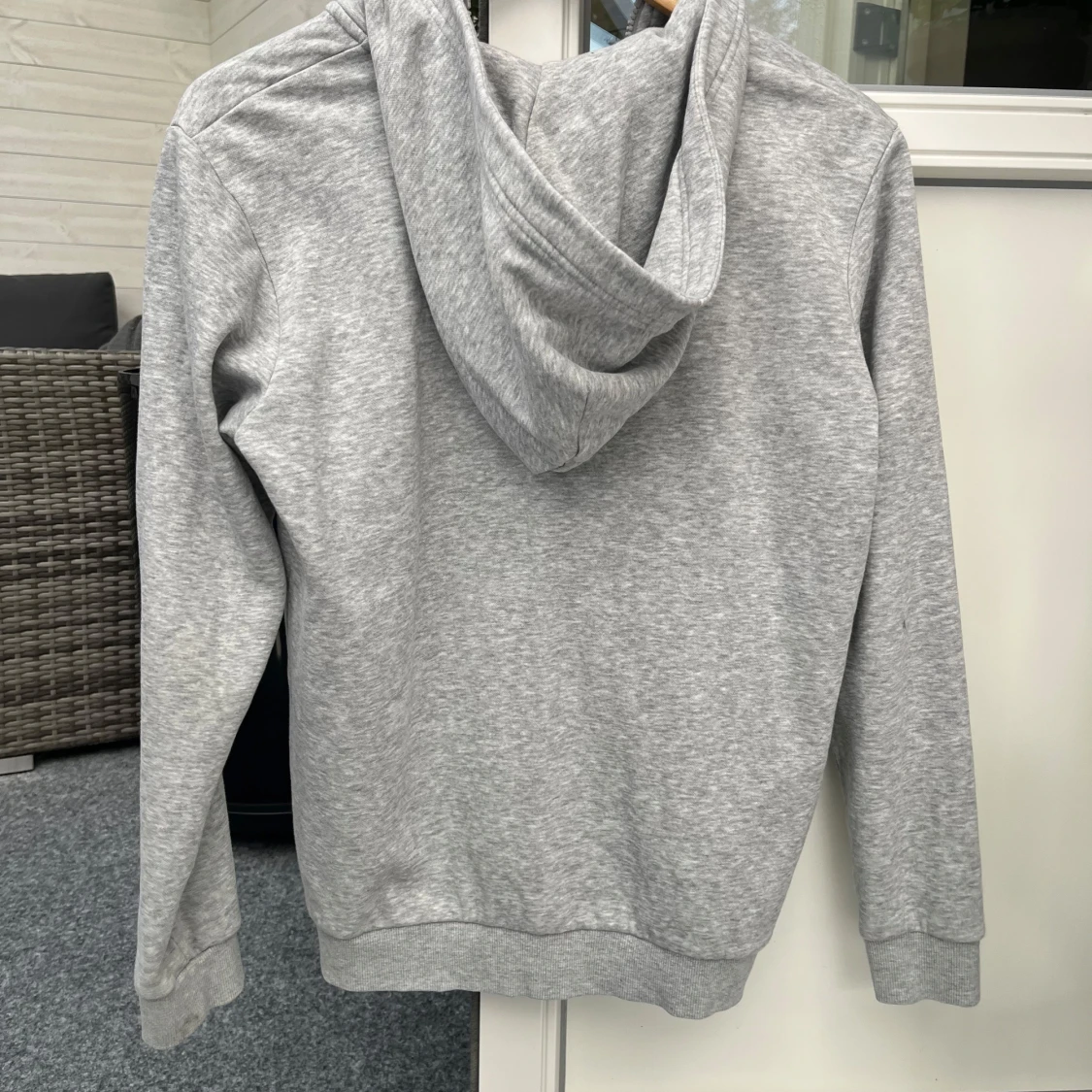 Grå hoodie från Peak Performance - 3