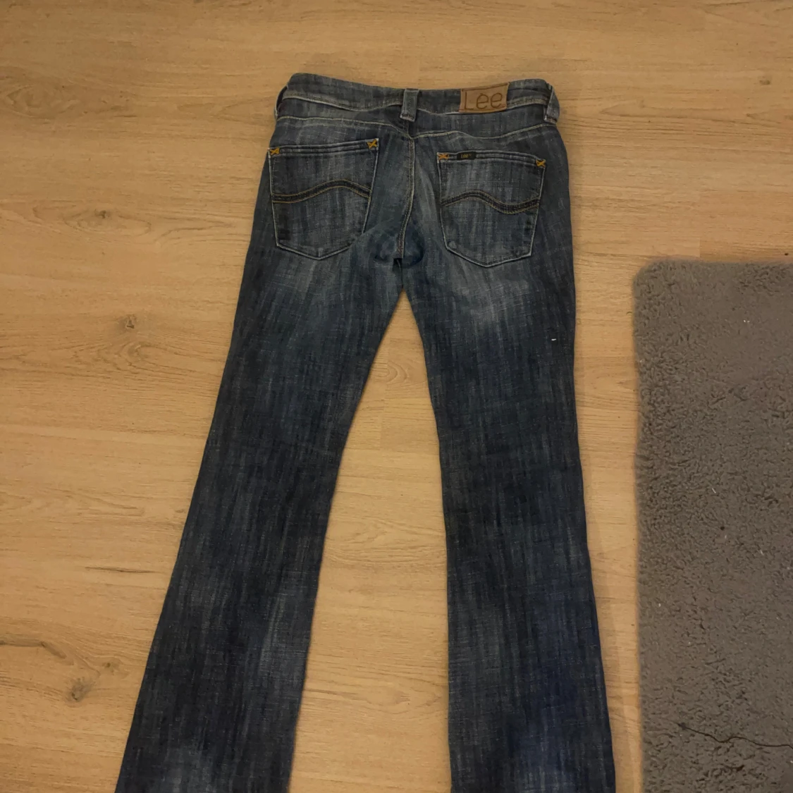 Lågmidjade slitna jeans från Lee - 2