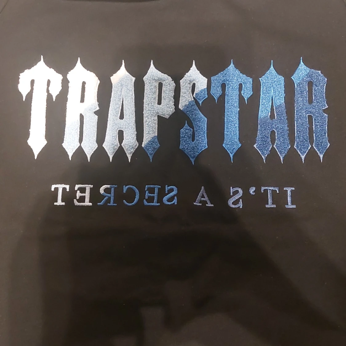 Svart Trapstar t-shirt med blått tryck - 3