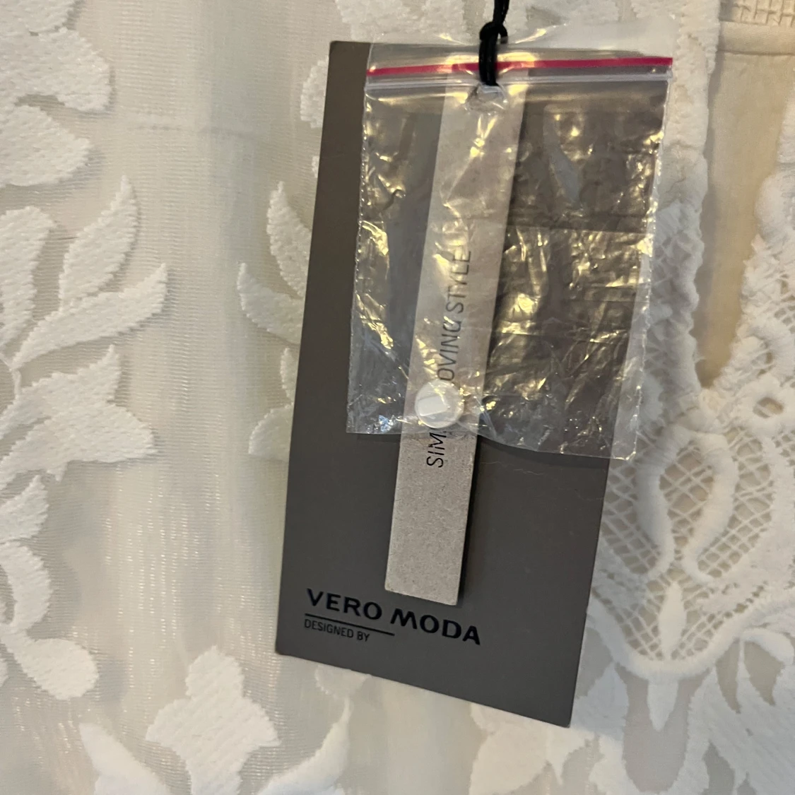 Vit spetsklänning från Vero Moda - 2